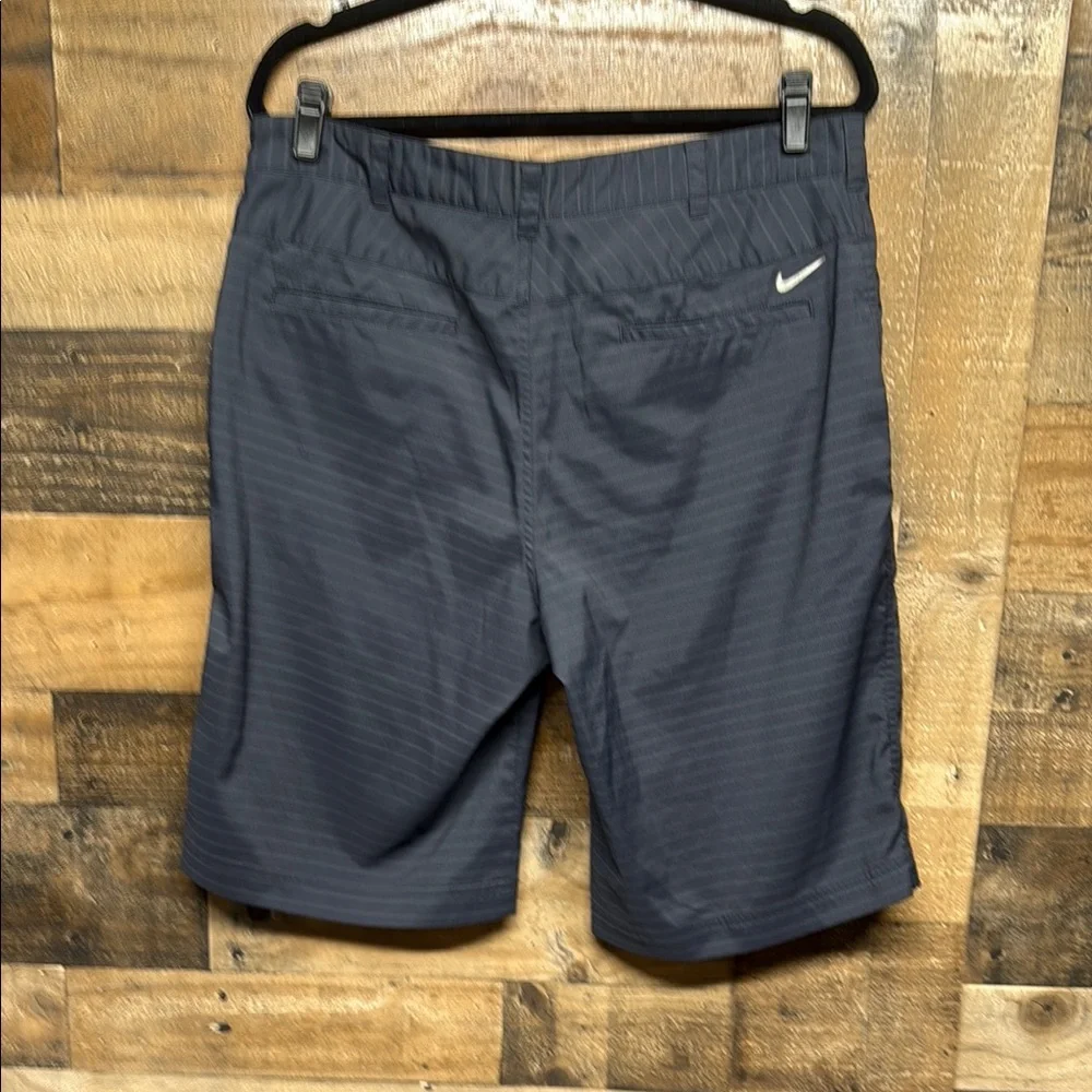 Nike‎ Dri Fit Black with Gray Stripe Golf Shorts Men's Size 34